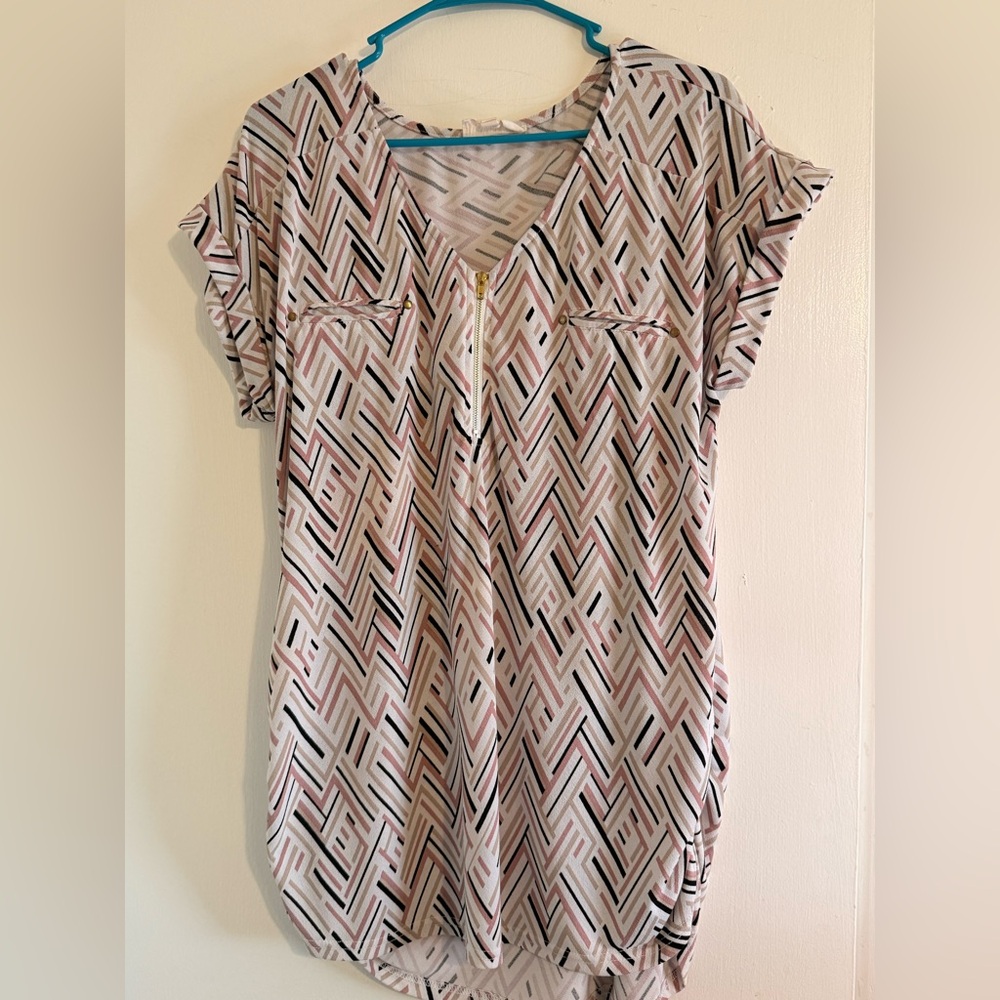Geometric Patterned Women's Top - Picture 2 of 7